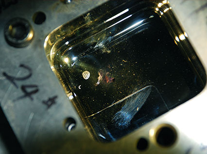 <a href='http://m.ehtx.net.cn/product/3.htm' class='text_a'>模具激光焊機(jī)</a>修復(fù)鏡面模具效果